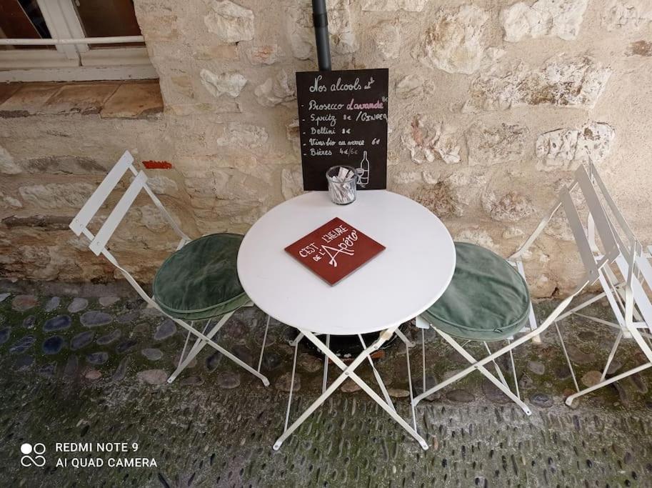 Chambre Atypique Dans Cafe Healthy Saint-Paul-de-Vence Extérieur photo