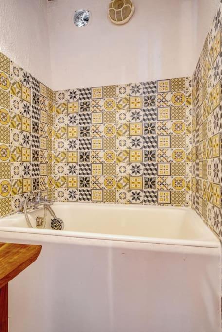 Chambre Atypique Dans Cafe Healthy Saint-Paul-de-Vence Extérieur photo